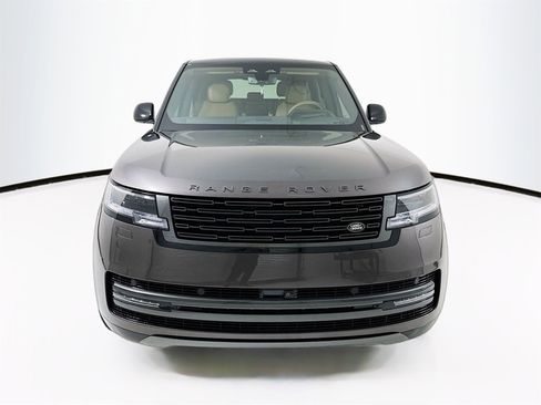 Used 2025 Land Rover Range Rover SE image 2