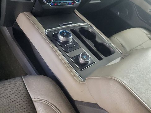 Used 2019 Ford Expedition XLT w/ Equipment Group 202A AWD/4WD image 26