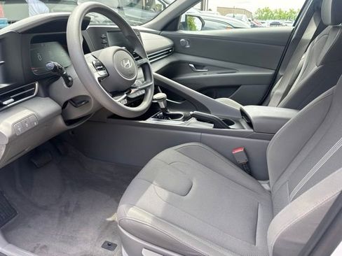 Used 2025 Hyundai Elantra SE w/ Cargo Package FWD image 10