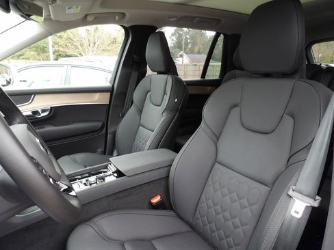 Certified 2025 Volvo XC90 B6 Plus image 13