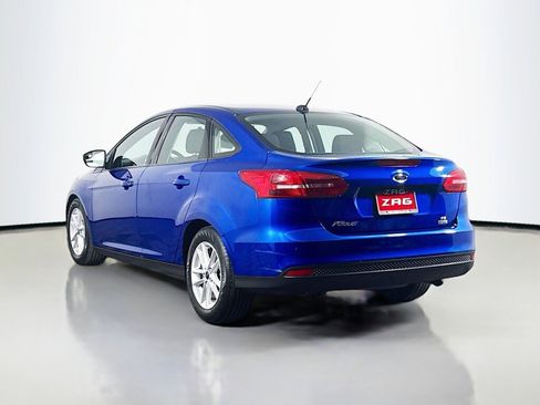 Used 2018 Ford Focus SE FWD image 3