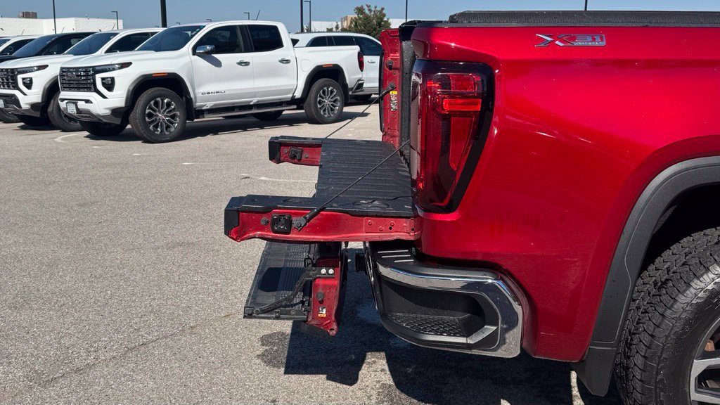 Used 2022 GMC Sierra 1500 SLT w/ SLT Premium Plus Package AWD/4WD image 4