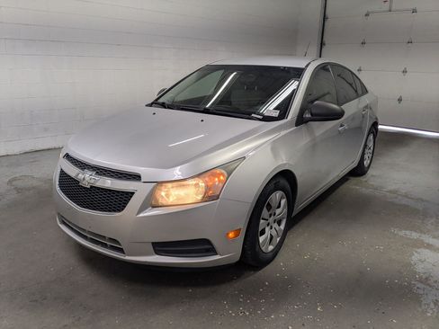 Used 2014 Chevrolet Cruze LS FWD image 11