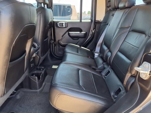Used 2023 Jeep Gladiator Sport AWD/4WD image 19