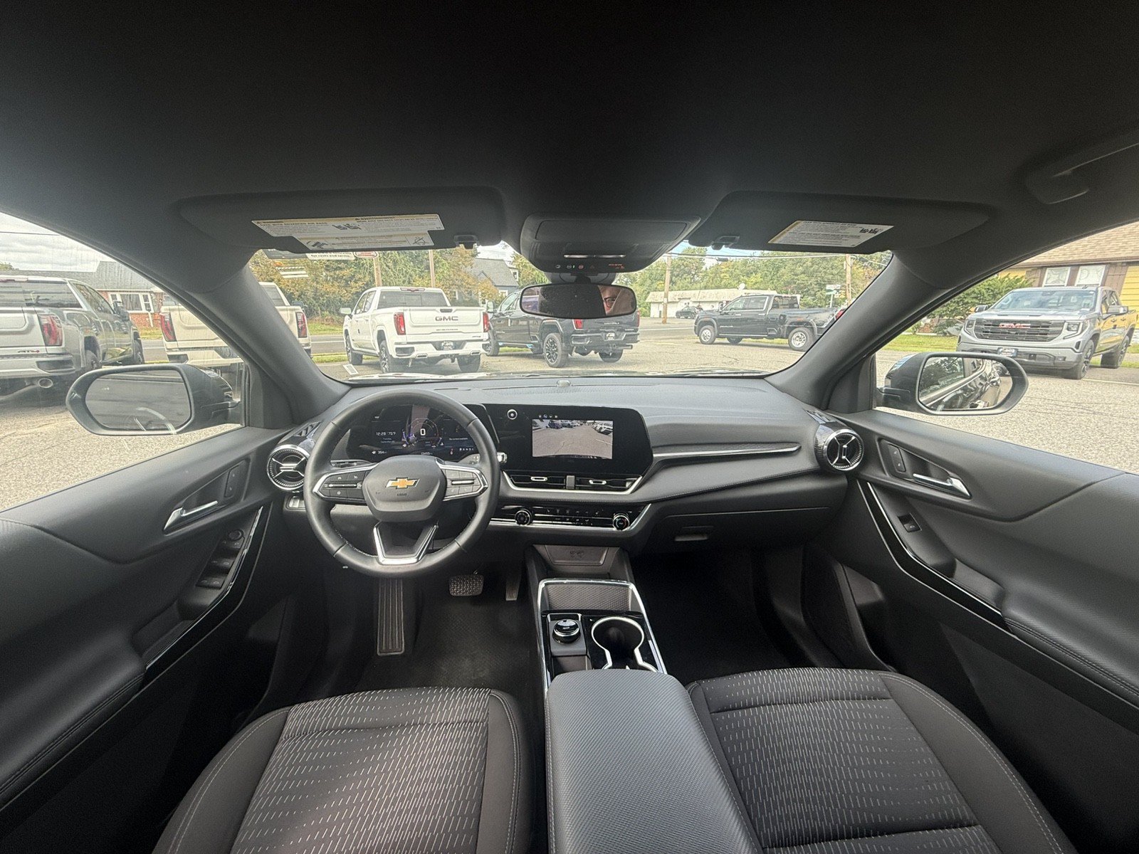 Used 2026 Chevrolet Equinox LT FWD image 26