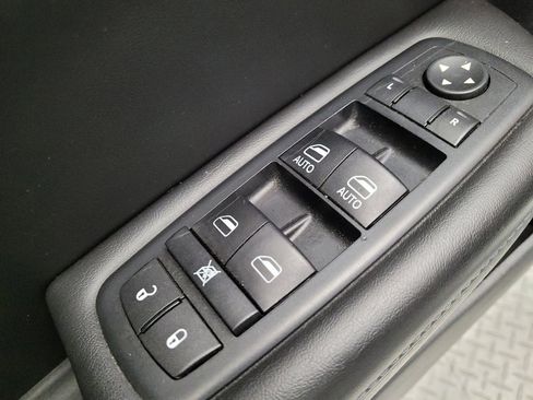 Used 2016 Chrysler 200 S image 27