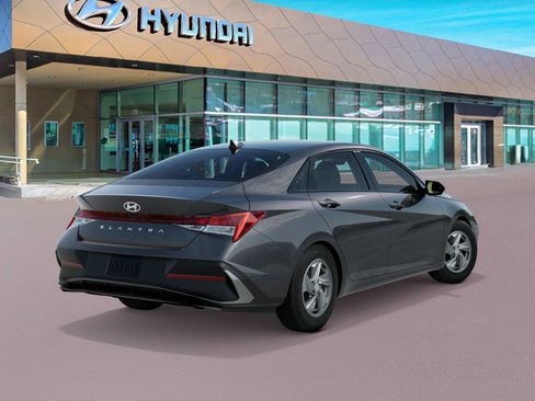 New 2026 Hyundai Elantra SE FWD image 4
