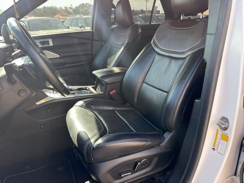 Used 2020 Ford Explorer Platinum w/ Premium Technology Package AWD/4WD image 9