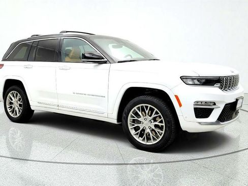 Used 2023 Jeep Grand Cherokee Summit w/ Luxury Tech Group V AWD/4WD image 3