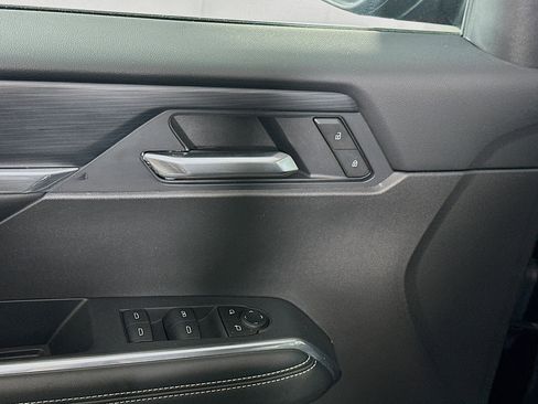 Used 2025 GMC Acadia Elevation image 15