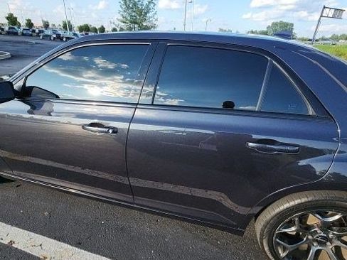 Used 2015 Chrysler 300 S RWD image 16