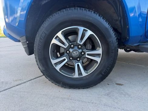 Used 2018 Toyota Tacoma TRD Sport w/ Technology Package AWD/4WD image 25
