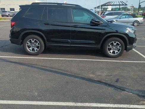 Used 2023 Honda Passport TrailSport image 3