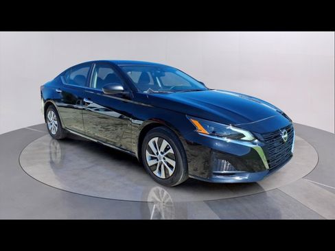 Used 2024 Nissan Altima 2.5 S FWD image 7