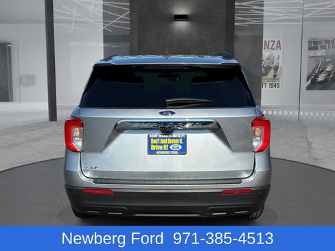 Used 2021 Ford Explorer XLT RWD image 6