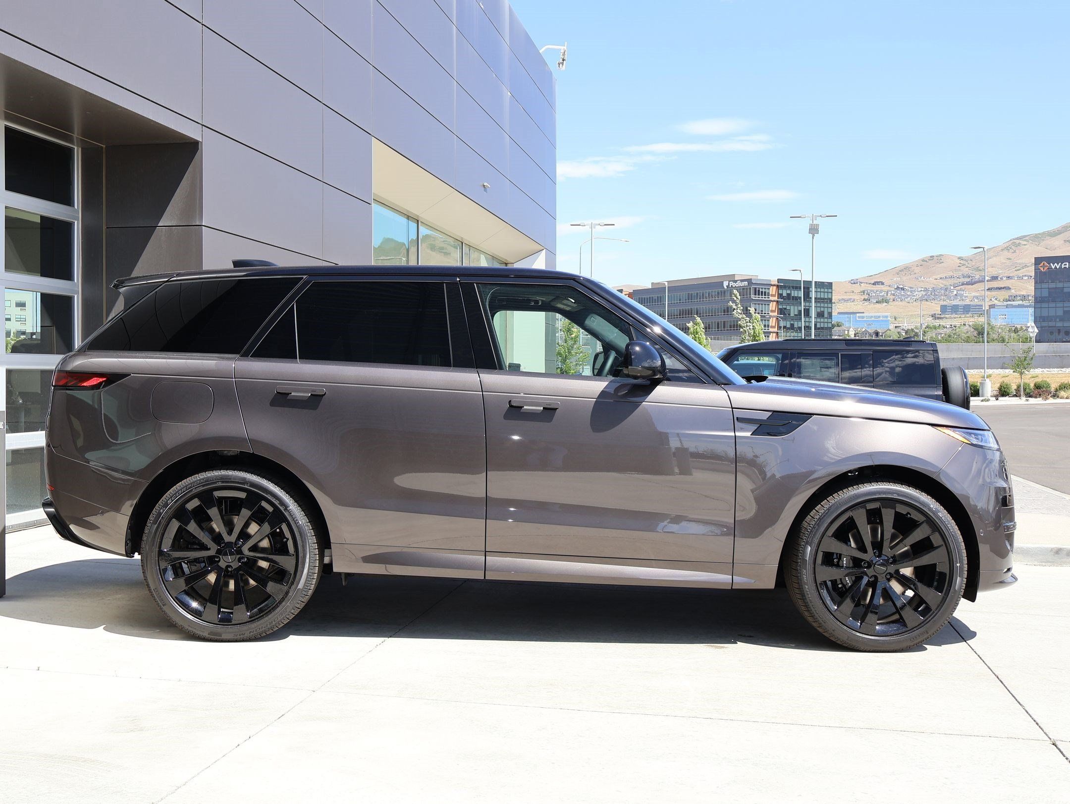New 2026 Land Rover Range Rover Sport Dynamic SE AWD/4WD image 4