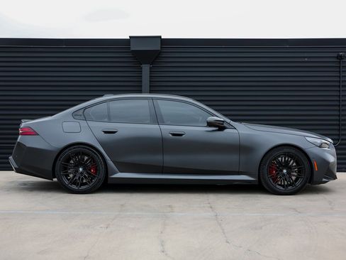 Used 2025 BMW M5 w/ Carbon Package image 8