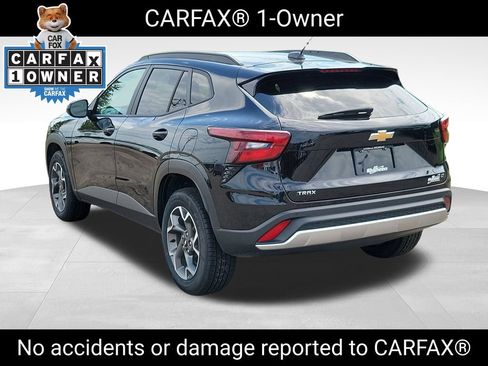 Used 2025 Chevrolet Trax LT w/ Driver Confidence Package FWD image 4