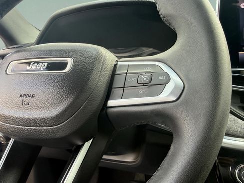 Used 2024 Jeep Compass Latitude image 15