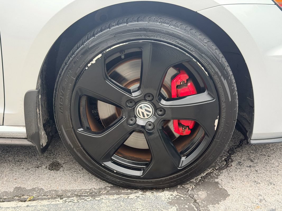 Used 2017 Volkswagen GTI SE FWD image 27