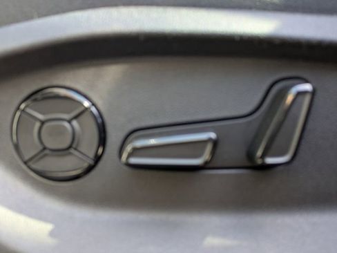 New 2026 Volkswagen Tiguan SE R-Line image 19