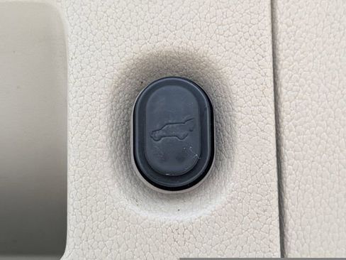 Used 2018 Cadillac Escalade Premium Luxury image 12