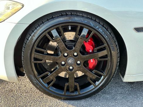 Used 2014 Maserati GranTurismo Sport image 17