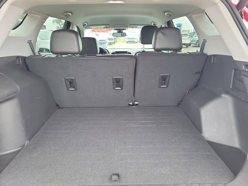 Used 2024 GMC Terrain SLT w/ Infotainment Package II FWD image 12