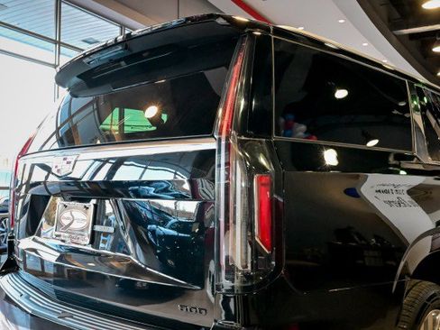 Used 2023 Cadillac Escalade ESV Premium Luxury image 11