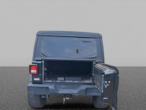 Used 2018 Jeep Wrangler Unlimited Sport S AWD/4WD image 9