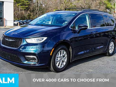 Used 2022 Chrysler Pacifica Touring-L image 3