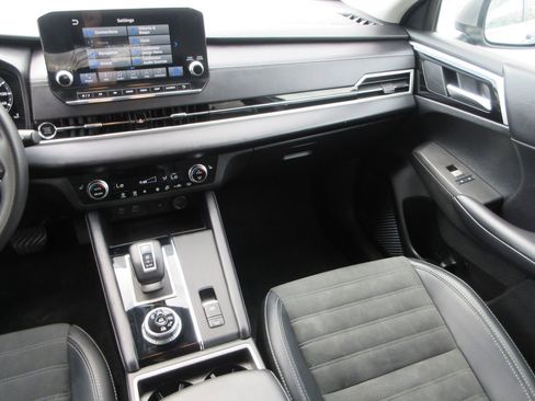 Used 2024 Mitsubishi Outlander SE image 12