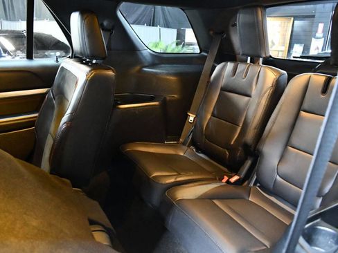 Used 2018 Ford Explorer XLT w/ Equipment Group 202A image 14