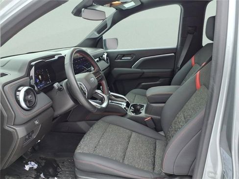 Used 2023 Chevrolet Colorado Z71 w/ Z71 Convenience Package 2 image 11