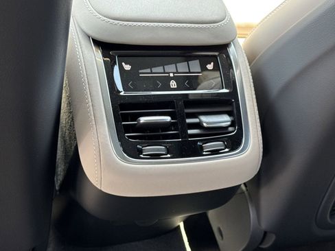 New 2026 Volvo XC90 B6 Ultra w/ Protection Package AWD/4WD image 17