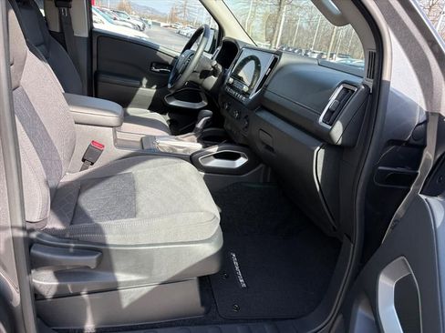 Certified 2025 Nissan Frontier SV image 18