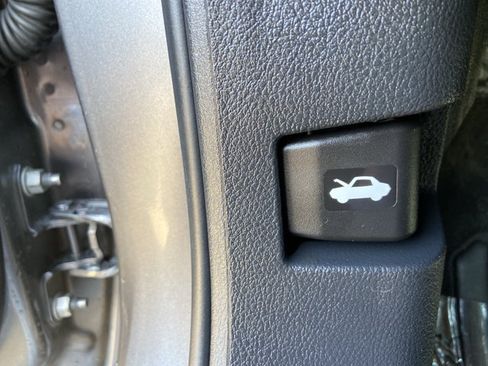 Used 2025 Nissan Altima 2.5 SV FWD image 45