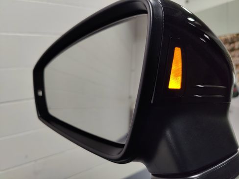 Certified 2022 Volkswagen Tiguan SE image 8