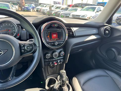 Used 2021 MINI Cooper 2-Door Hardtop FWD image 12