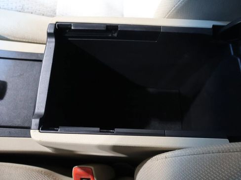 Used 2012 Toyota Camry LE image 28