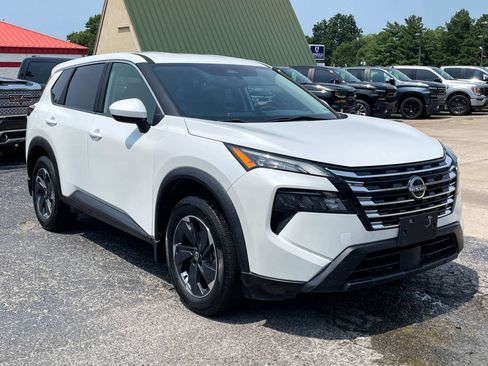 Used 2024 Nissan Rogue SV FWD image 2