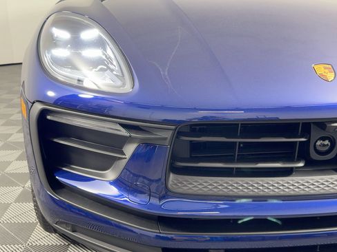 Used 2026 Porsche Macan image 11