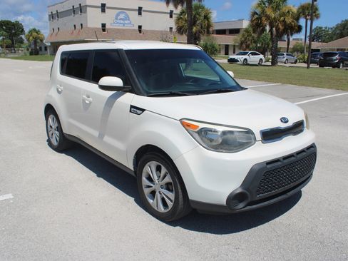 Used 2015 Kia Soul + FWD image 27