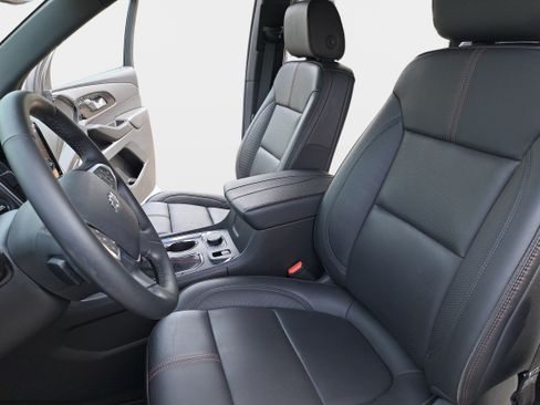 Used 2023 Chevrolet Traverse RS AWD/4WD image 17