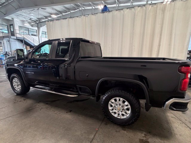 Used 2022 Chevrolet Silverado 2500 LT w/ Convenience Package AWD/4WD image 4