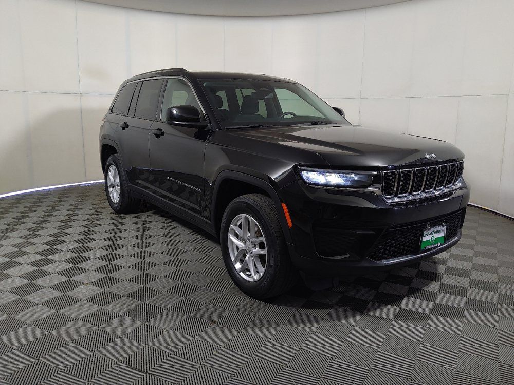 Used 2023 Jeep Grand Cherokee Laredo w/ Luxury Tech Group I AWD/4WD image 13