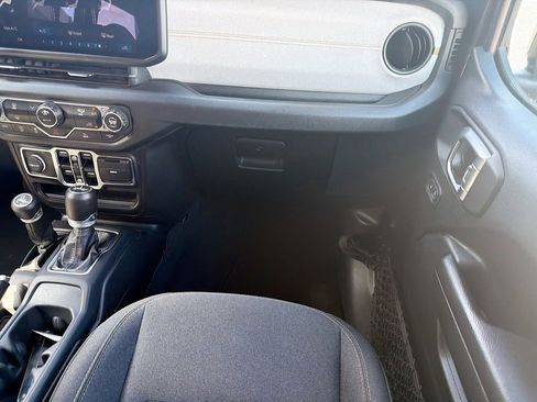 Used 2024 Jeep Wrangler Unlimited Sport AWD/4WD image 17
