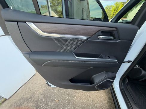 New 2026 GMC Acadia Denali w/ Super Cruise Package FWD image 23