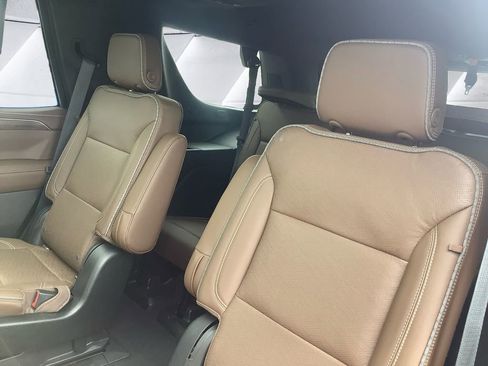 Used 2021 Chevrolet Tahoe High Country w/ Premium Package AWD/4WD image 18