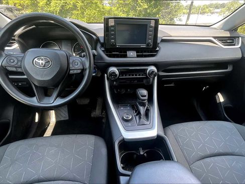 Used 2022 Toyota RAV4 XLE AWD/4WD image 16